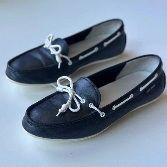 Cole Haan Grand OS Boat Shoes 9.5W Navy Leather Studded Heel - Picture 2 of 16